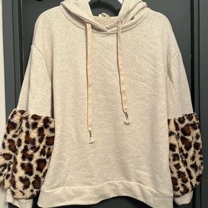 Boutique Off White Pullover w/ Hood - Small